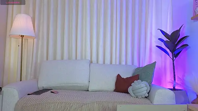 Snapshot of Alice_milf_ chatting on June 1, 12:16 pm Alice milf online show from June 1, 12:16 pm