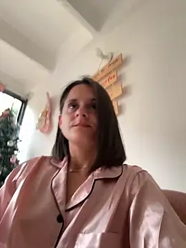 Alice milf  online show from December 3, 4:50 pm