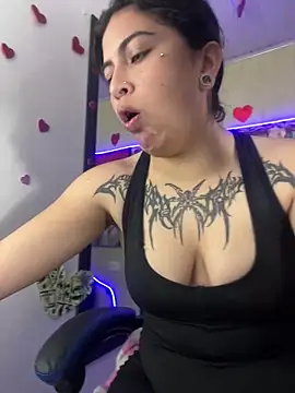 Snapshot of _luna_torres chatting on June 18, 1:05 pm luna torres online show from June 18, 1:05 pm