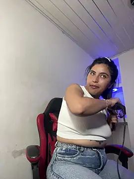 Snapshot of _luna_torres chatting on June 11, 1:41 pm luna torres online show from June 11, 1:41 pm
