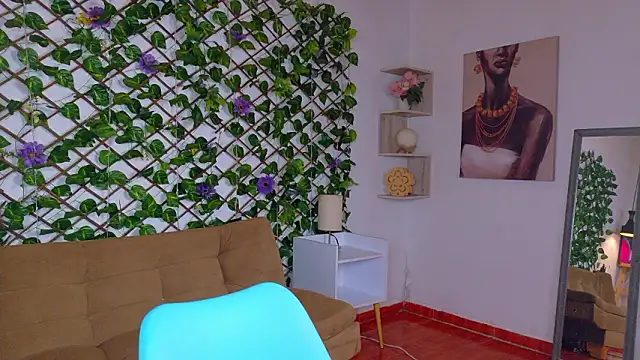 Snapshot of melody_cute10 chatting on February 27, 1:33 pm melody cute10 online show from February 27, 1:33 pm