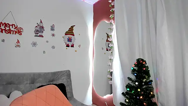 Snapshot of melody_cute10 chatting on December 15, 2:12 pm melody cute10 online show from December 15, 2:12 pm