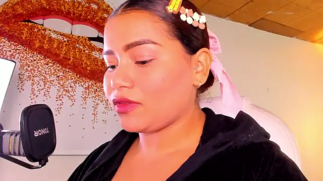 Snapshot of loly_marce chatting on March 6, 9:09 pm loly marce online show from March 6, 9:09 pm