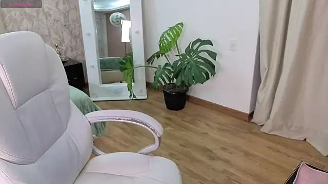 Snapshot of loly_marce chatting on November 24, 8:31 pm loly marce online show from November 24, 8:31 pm