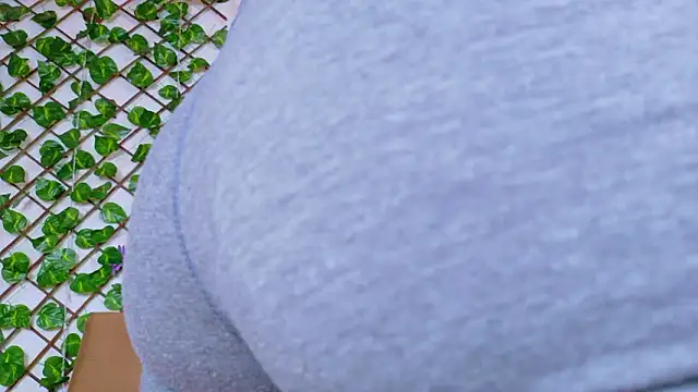 Snapshot of taty_miller chatting on February 15, 7:24 pm taty miller online show from February 15, 7:24 pm