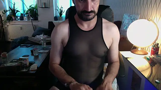 Snapshot of tomz0819 chatting on July 7, 5:43 am tomz0819 online show from July 7, 5:43 am