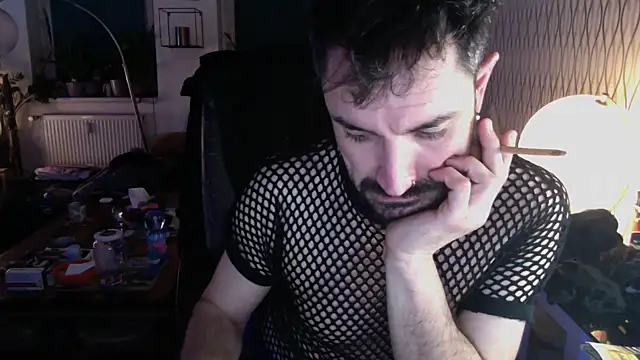 Snapshot of tomz0819 chatting on February 25, 5:41 am tomz0819 online show from February 25, 5:41 am