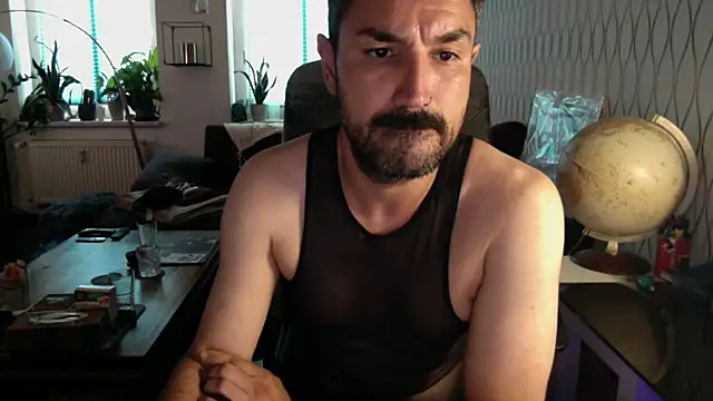 Snapshot of tomz0819 chatting on July 6, 12:34 pm tomz0819 online show from July 6, 12:34 pm