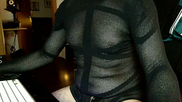 Snapshot of tomz0819 chatting on September 13, 12:43 am tomz0819 online show from September 13, 12:43 am