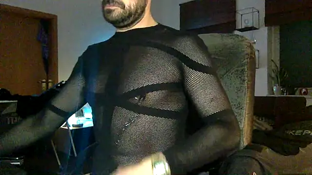 Snapshot of tomz0819 chatting on March 16, 8:32 pm tomz0819 online show from March 16, 8:32 pm