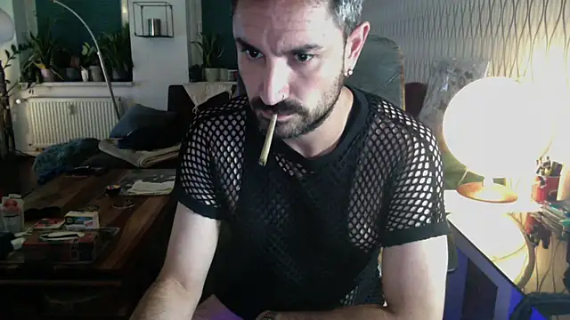 Snapshot of tomz0819 chatting on July 9, 1:06 am tomz0819 online show from July 9, 1:06 am