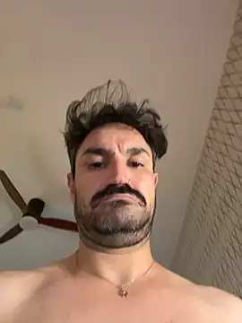 Snapshot of tomz0819 chatting on October 19, 3:15 pm tomz0819 online show from October 19, 3:15 pm