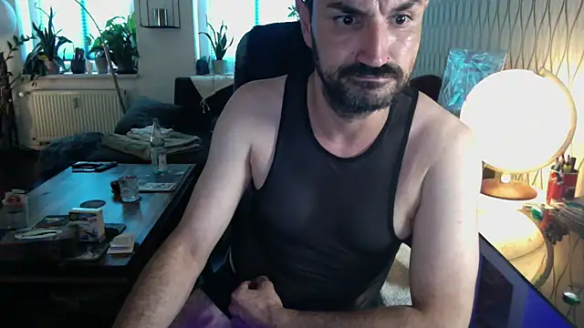 Snapshot of tomz0819 chatting on July 7, 6:47 am tomz0819 online show from July 7, 6:47 am