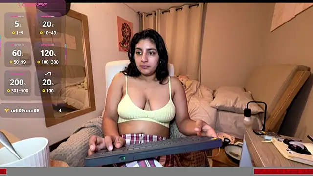 cloe small online show from October 13, 4:36 am