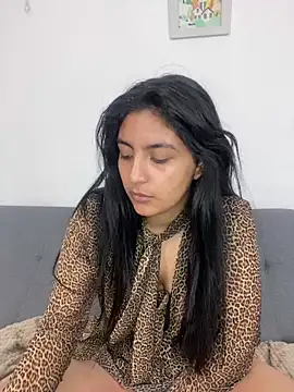 cloe small online show from February 13, 5:37 am