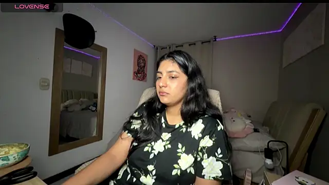cloe small online show from October 6, 3:40 am