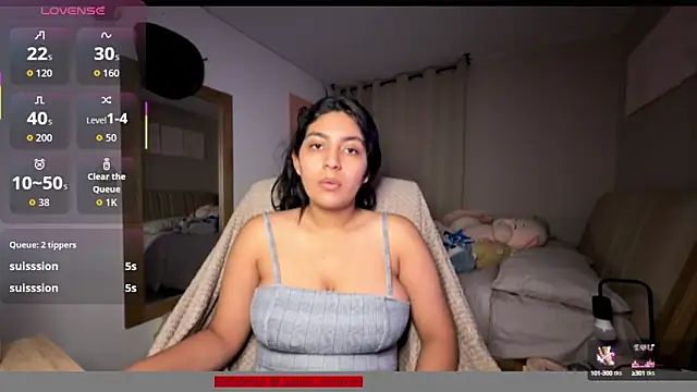 cloe small online show from October 15, 7:49 am