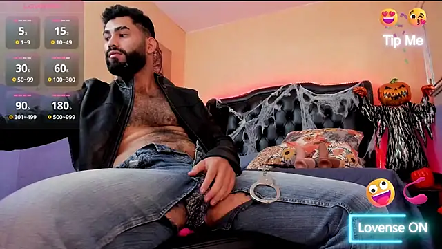 Snapshot of MattewRey chatting on October 31, 12:46 pm MattewRey online show from October 31, 12:46 pm