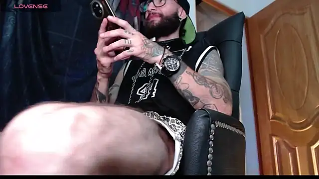 Snapshot of ren_stipee chatting on March 20, 6:08 am ren stipee online show from March 20, 6:08 am