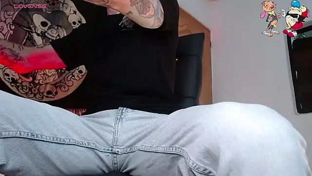 Snapshot of ren_stipee chatting on October 9, 2:45 am ren stipee online show from October 9, 2:45 am