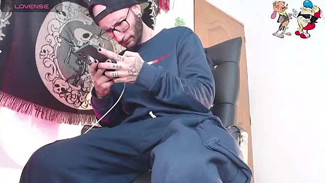 Snapshot of ren_stipee chatting on October 23, 10:08 pm ren stipee online show from October 23, 10:08 pm