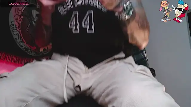 Snapshot of ren_stipee chatting on October 1, 10:09 am ren stipee online show from October 1, 10:09 am