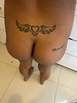 Snapshot of eljunior01 chatting on March 16, 5:44 am eljunior01 online show from March 16, 5:44 am