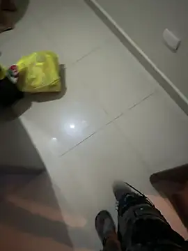 Snapshot of eljunior01 chatting on March 6, 11:05 am eljunior01 online show from March 6, 11:05 am