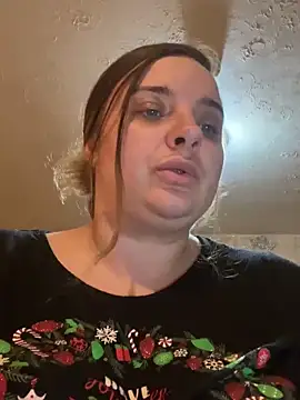 Snapshot of lairarose chatting on December 28, 12:47 am lairarose online show from December 28, 12:47 am