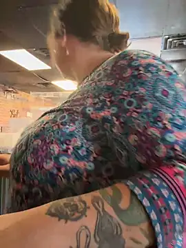 lairarose online show from October 22, 3:11 pm