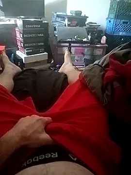 Snapshot of crazycam619 chatting on January 6, 9:52 pm crazycam619 online show from January 6, 9:52 pm