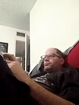 Snapshot of crazycam619 chatting on February 8, 10:07 pm crazycam619 online show from February 8, 10:07 pm