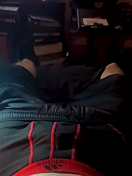 Snapshot of crazycam619 chatting on January 18, 5:22 am crazycam619 online show from January 18, 5:22 am