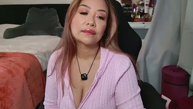 Snapshot of SpikedBella chatting on February 16, 10:18 pm SpikedBella online show from February 16, 10:18 pm