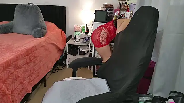 Snapshot of SpikedBella chatting on January 14, 10:35 pm SpikedBella online show from January 14, 10:35 pm