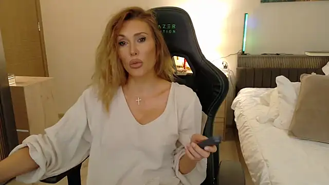 joycesilver online show from September 22, 8:09 am