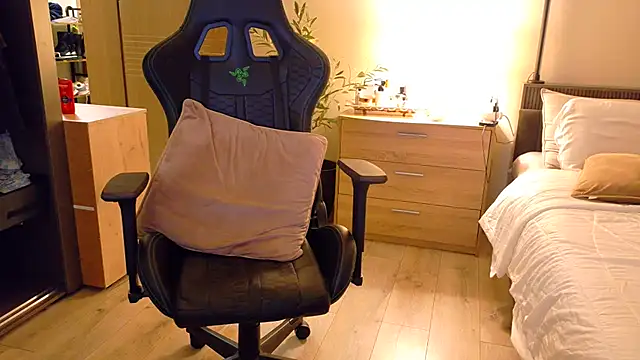 joycesilver online show from March 1, 7:30 am