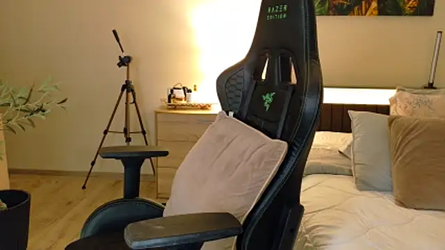 joycesilver online show from January 7, 9:14 am