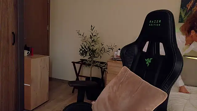 joycesilver online show from March 12, 8:40 am