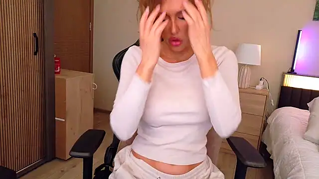 joycesilver online show from March 10, 9:24 am