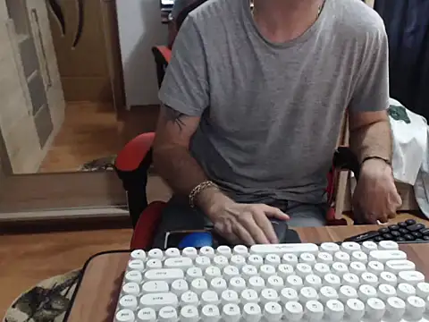 uncutguy01 online show from September 22, 5:46 am
