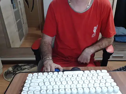 uncutguy01 online show from November 4, 4:49 am