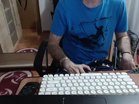 uncutguy01 online show from March 20, 5:13 am