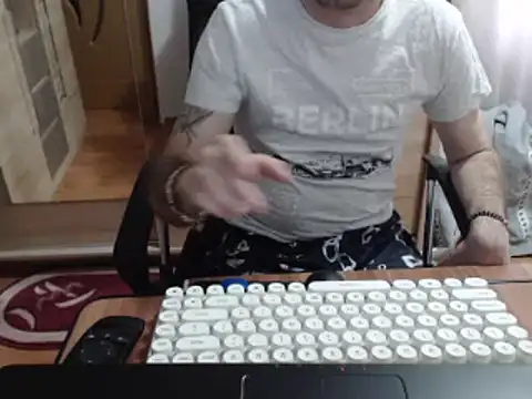 uncutguy01 online show from March 17, 12:46 pm