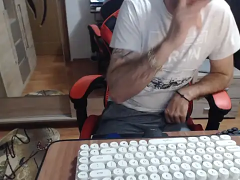 uncutguy01 online show from September 20, 4:50 am