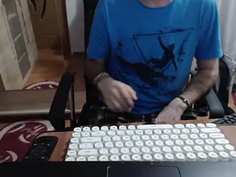 uncutguy01 online show from March 21, 4:17 am