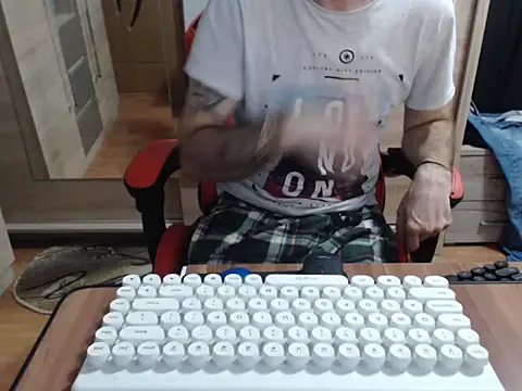 uncutguy01 online show from October 18, 4:58 am