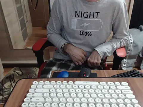 uncutguy01 online show from October 15, 4:44 am