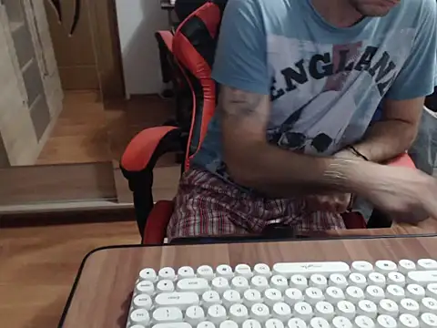 uncutguy01 online show from September 14, 5:08 am