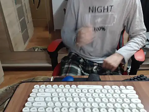 uncutguy01 online show from October 16, 4:32 am